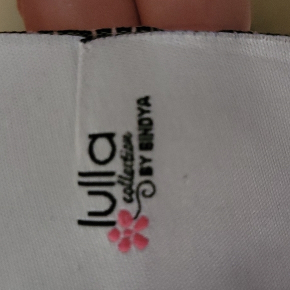 Floral pattern viscose circle scarf - Picture 4 of 10